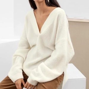 & Other Stories • Oversized Boyfriend V-neck Alpaca Wool Sweater in Dove